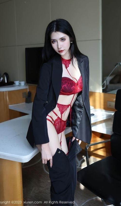[Xiuren秀人网] 依娜YinaNO.6402 期[112+1P／980MB]2023.03.13